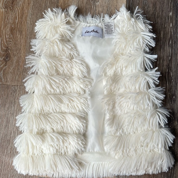 Le Moda white fuzzy winter open front vest size 3T - Picture 2 of 7